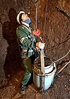 На дні