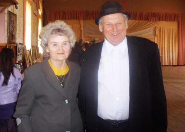 Внучка художника Степана Кутлана Ельвіра Гудак і знаний художник Микола Горонгозо