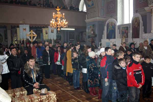 У селі на закарпатській Хустщині втановили меморіальну дошку о. Мозеру