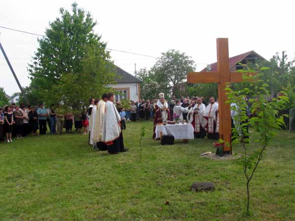 Освячення наріжного каменю церкви Жінок-мироносиць с. Тисакерестур (Перехрестя) Виноградівського району
