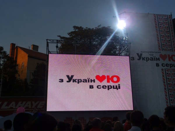 Зірковий колгосп Тимошенко продовжив зомбування електорату в Ужгороді
