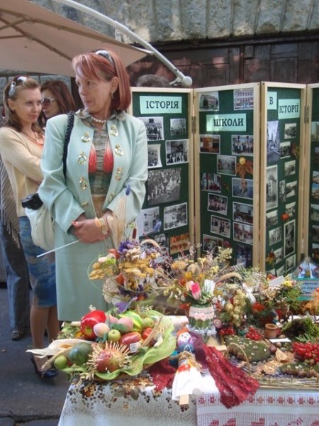 До Дня міста в Ужгороді відбулася виставка осінніх композицій учнів навчальних закладів міста