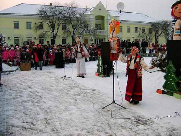 На Святого Миколая в Чопі теж запалала вогнями новорічна ялинка