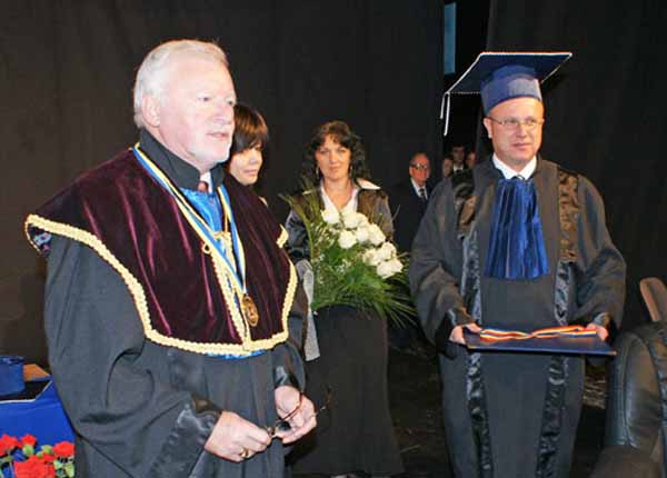 Ректор ЗакГУ стал Doctor honoris causa румынского вуза