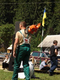 Лісоруби Закарпаття змагалися за звання кращого вальника лісу