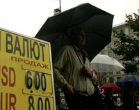 НБУ вимагає продавати долар в обмінниках не вище, ніж по 6 гривень