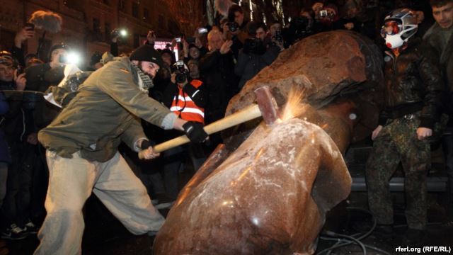 Прощання з Леніним як символ Євромайдану