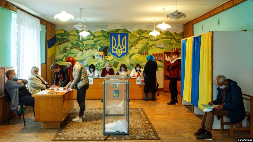 Десакралізація влади як шанс до реального самоврядування