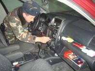 На Закарпатті прикордонники вилучили пістолет, ніж і кастет (ФОТО)