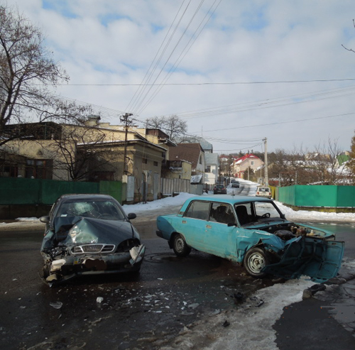 ДАІ каже, що "невідома іномарка" до ДТП в Ужгороді не причетна (ФОТО)