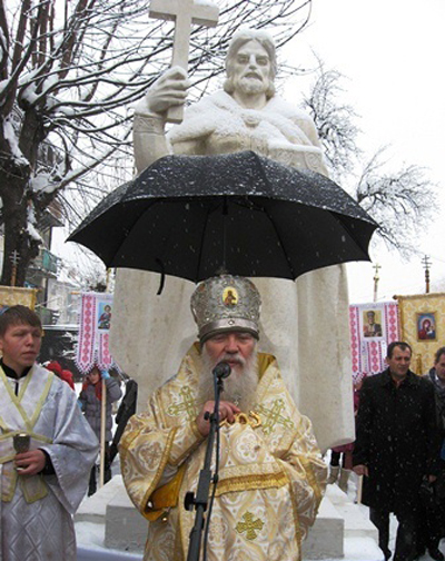 Пам’ятник Володимиру Великому Рахову подарував скульптор Юрій Гав’юк (ФОТО)
