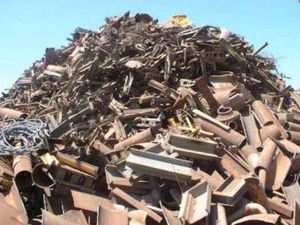 У Чопі на металобрухт розкрадають уже дахи будинків