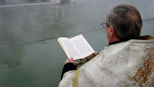 У Берегові освятили воду термального басейну (ФОТО)