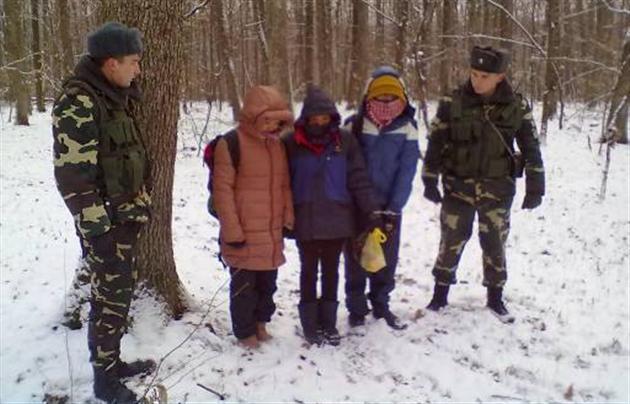 На Закарпатті в’єтнамці намагалися нелегально потрапити до Польщі (ФОТО)