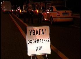 На Закарпатті водій "Мерседеса" наїхав на групу юнаків, які поверталися з дискотеки