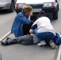 У Хусті авто збило жінку і зникло з місця ДТП