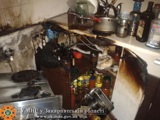У Мукачеві ледь не згоріла квартира багатоповерхівки (ФОТО)