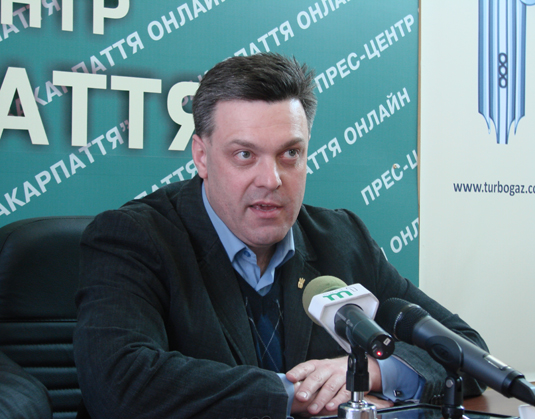 На Закарпатті за Тягнибоком влаштували стеження? (ФОТО)