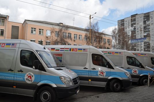 Австрійці подарували НПП "Синевир" мобільну амбулаторію для ведмедів (ФОТО)