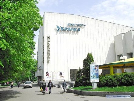 ВО «Свобода»: українофобський режим Януковича витісняє з кінопрокату українську мову