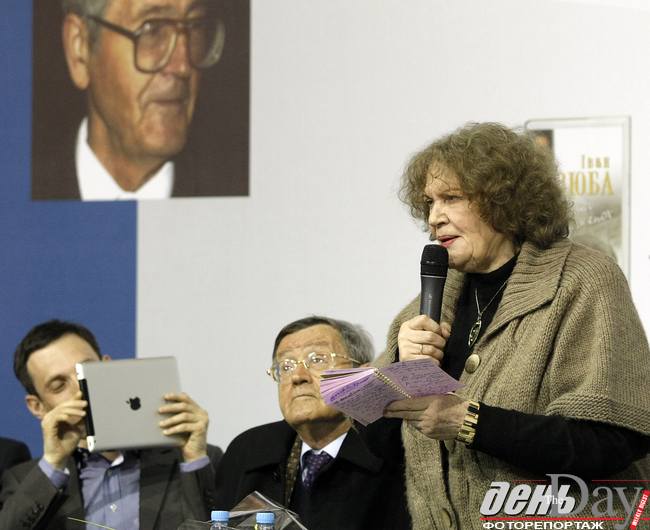 Ліна Костенко подякувала студентам за привітання до дня народження