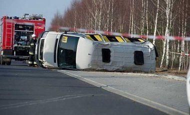 У Росії мікроавтобус з закарпатцями врізався в дерево і перекинувся (ФОТО)