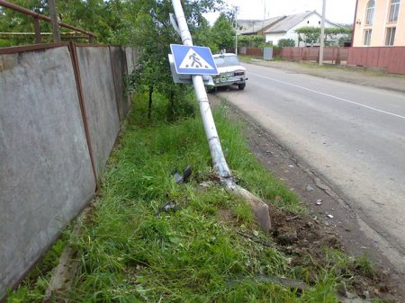За пошкоджений в ДТП світлофор виноградівський водій заплатить 20-25 тис грн 