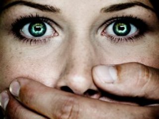 Закарпатська школярка повідомила, що її майже рік гвалтував вітчим