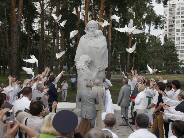 Закарпатець став співавтором пам’ятника Матері-Вдові в Києві (ФОТО)