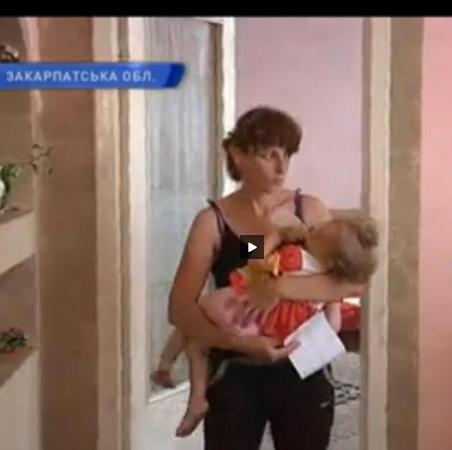 Багатодітну родину з Тячева виганяють на вулицю (ВІДЕО)