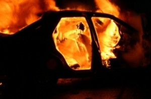 У Берегові чоловік травмувався під час гасіння пожежі в автомобілі