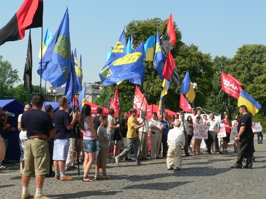 Учасники "мовної" акції звернулися до керівництва держави й області