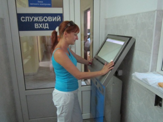 На постах Чопської митниці запрацювали 7 інформаційних терміналів для декларантів
