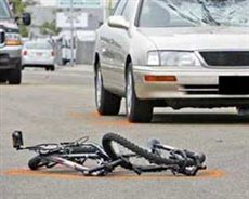 У Хусті пенсіонер на велосипеді врізався в авто 