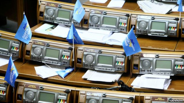 "Регіонали" не планують надавати статус регіональної угорській мові – Чечетов