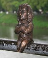 На перилах ужгородських набережних поселять ще кількох скульптурних карликів?