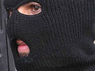 Невідомий в масці побив берегівського адвоката