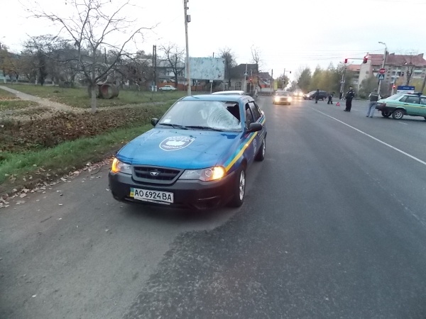 У Виноградові автомобіль служби охорони смертельно травмував жінку-велосипедиста (ФОТО)