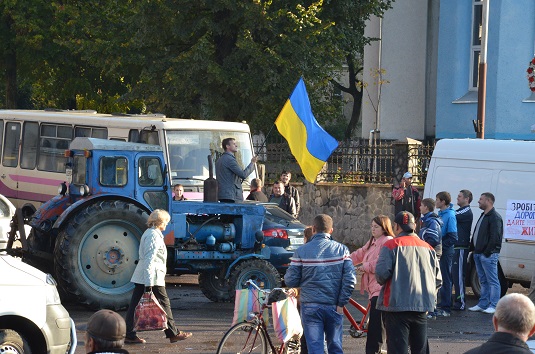 Селяни в Довгому кажуть, що протестують і проти міліцейської держави (ФОТО, ВІДЕО)