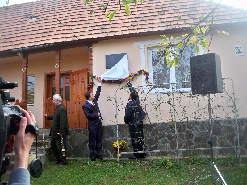 У рідному селі Василя Свиди відкрили меморіальну дошку видатному закарпатському митцеві (ФОТО)
