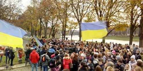 Студенти УжНУ відскандували перед ОДА "Ганьба!", зустрілись з Ващуком і продовжують ходу до Театральної