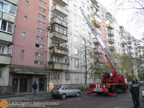 В Ужгороді рятувальники проникли в оселю через балкон 