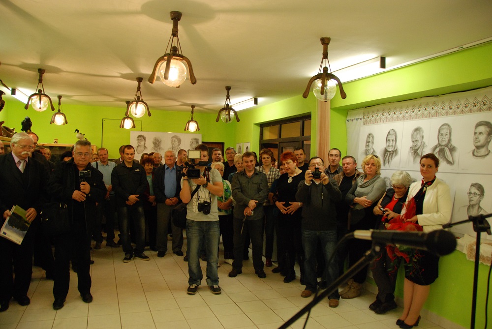 Закарпатські художники малювали портрети стариків в "інтернаті" на Снинщині
