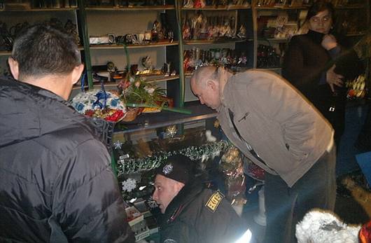 У Нересниці злодії, не знайшовши грошей, напилися і підпалили магазин (ФОТО)