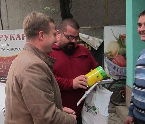 На Закарпатті благодійники допомагають багатодітним родинам насінням (ФОТО)