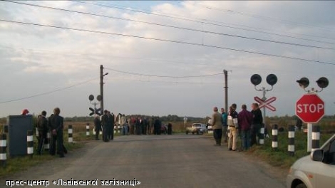 На закарпатській Великоберезнянщині в зіткненні поїзда та легковика загинули двоє людей