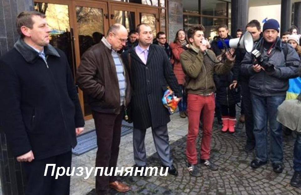 Студенти УжНУ вимагають від ректора Ващука виконати обіцянки щодо наказу про страйк та виходу з Партії регіонів