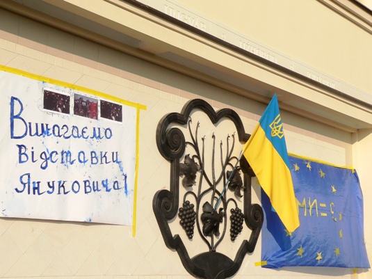 В Ужгороді на ЄвроМайдані завтра читатимуть революційну поезію