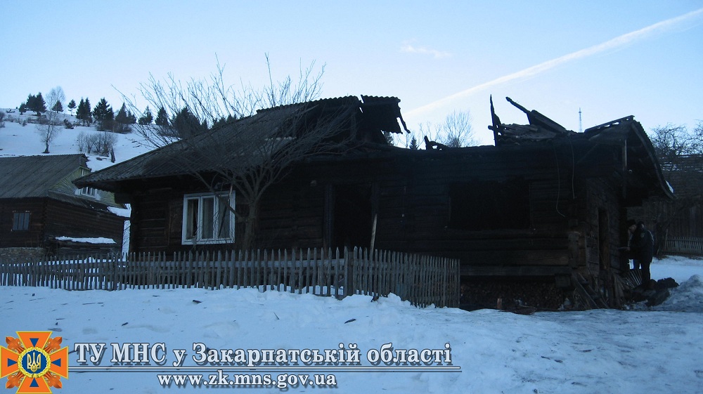 ФОТО з місця пожежі на Міжгірщині, де загинуло троє людей