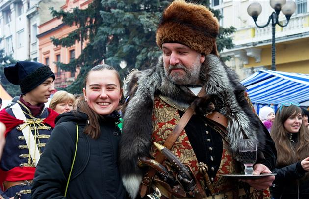 Родзинкою фестивалю вина у Берегові стали львівські козаки (ФОТО)